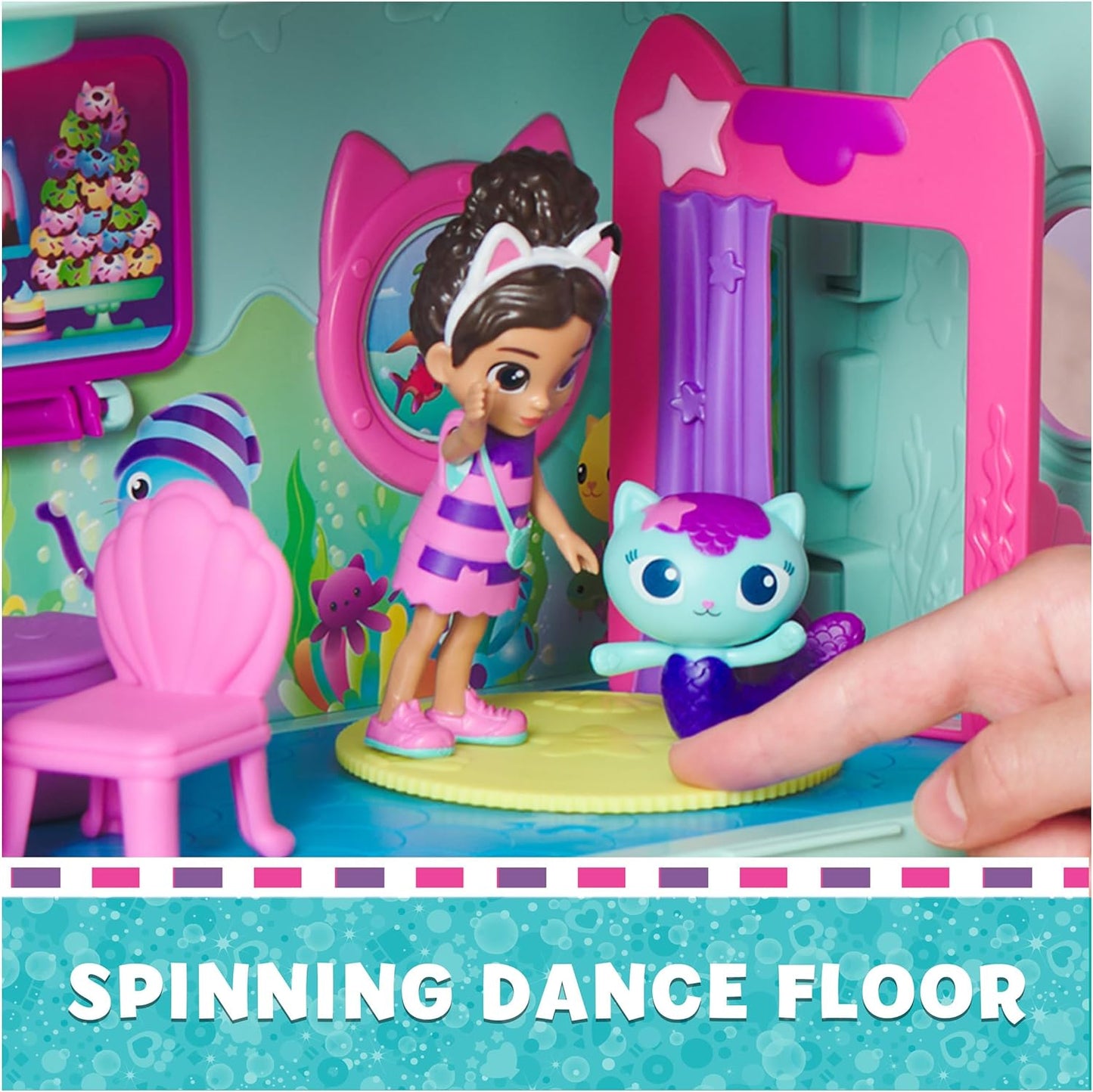 This impressive 18-piece playset comes with a swimming pool complete with a smoothie bar, a disco area with a light-up disco ball, and a photo booth