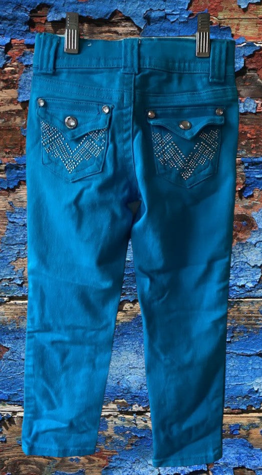 The Lulu Luv Sequin Jeans for girls feature a convenient pull up design and stylish rhinestone buttons