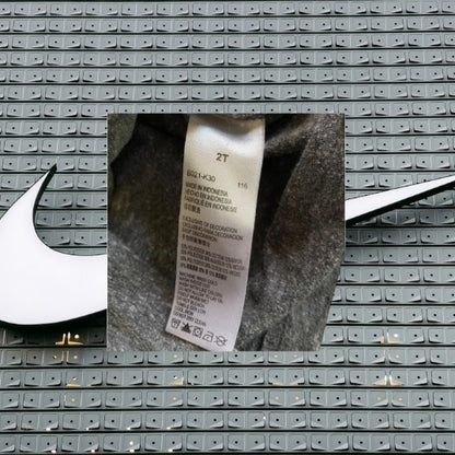 With a comfortable design and breathable fabric, this Nike graphic tee is the perfect choice for your toddler's playtime, school and summer fun