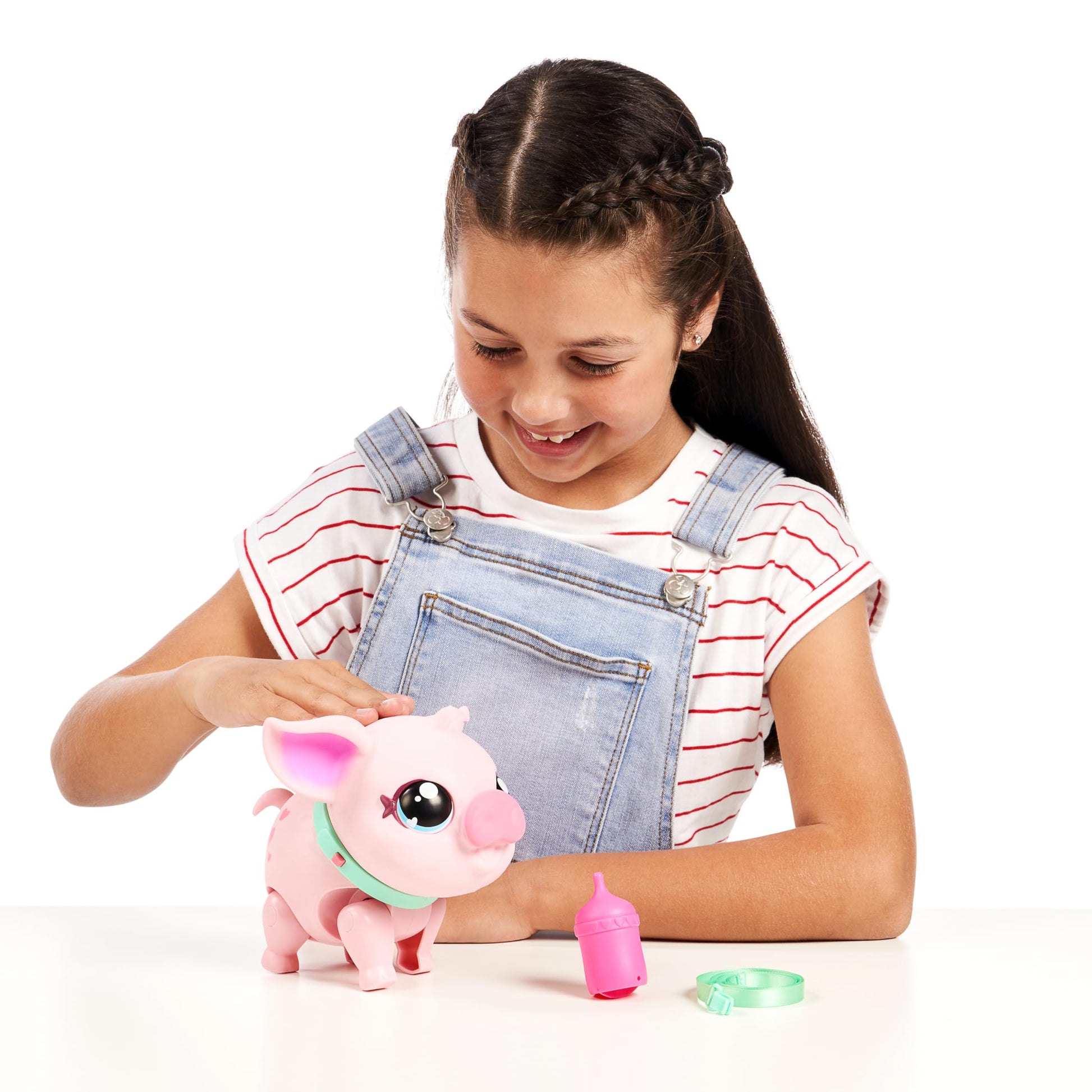 Welcome to the adorable world of Little Live Pets! Meet Piggly, the softest and most lovable pet pig