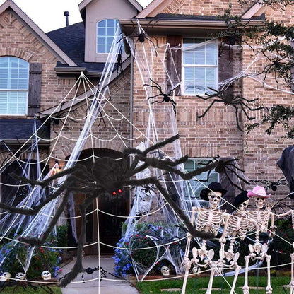 Get ready for Halloween with this triangular giant spider web and Halloween spider