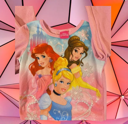 This delightful 2-piece Disney Princess pajama set is perfect for your little girl’s cozy nights