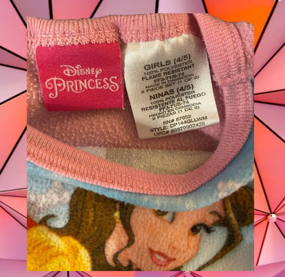 This delightful 2-piece Disney Princess pajama set is perfect for your little girl’s cozy nights