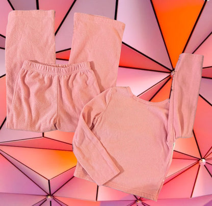 This delightful 2-piece Disney Princess pajama set is perfect for your little girl’s cozy nights