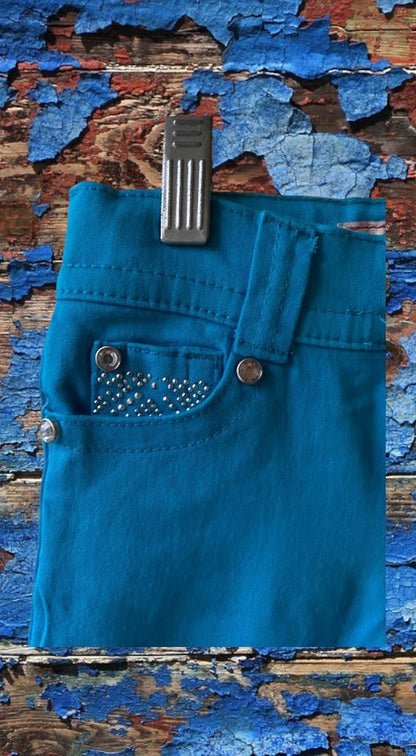 The Lulu Luv Sequin Jeans for girls feature a convenient pull up design and stylish rhinestone buttons