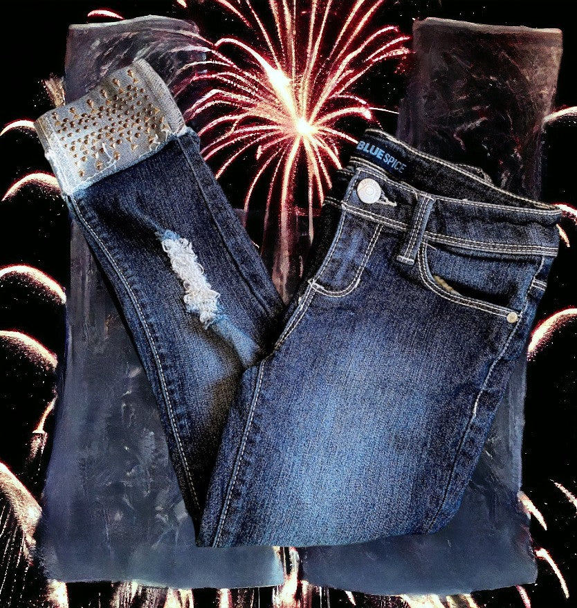 These little girl distressed stud jeans are designed with unique style