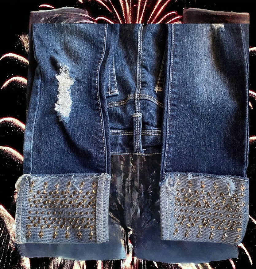 These little girl distressed stud jeans are designed with unique style