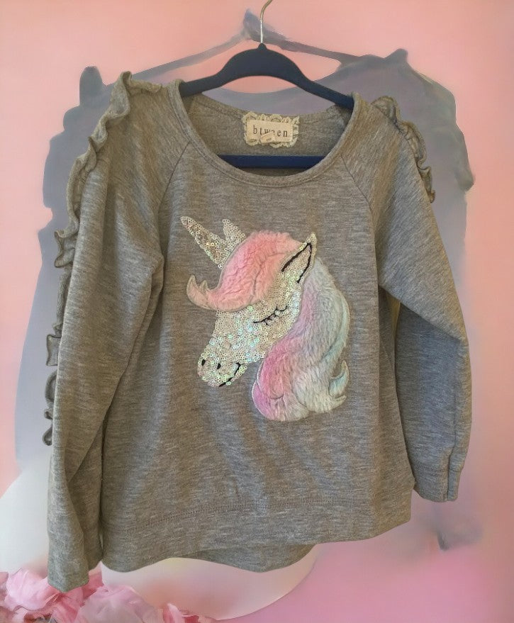 This grey multicolor sweatshirt features a unicorn applique and sequins