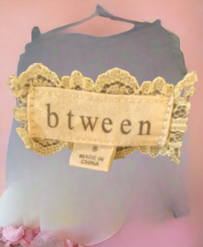 Featuring an adorable unicorn applique and sparkling sequins, this sweatshirt is perfect for girls who want to add some magic to their wardrobe