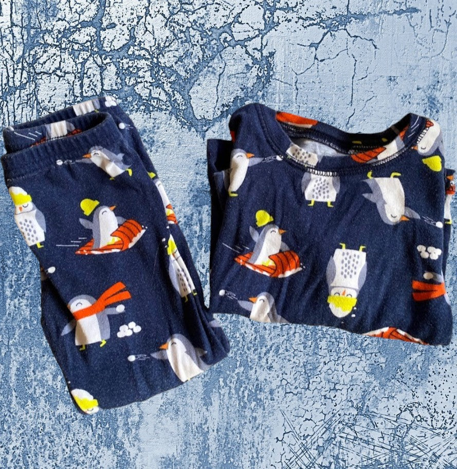 Perfect for those chilly winter nights is this penguin sleepwear pajama set