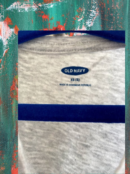 Old Navy little girl's cotton graphic tee has an eye-catching design that is both colorful and cute