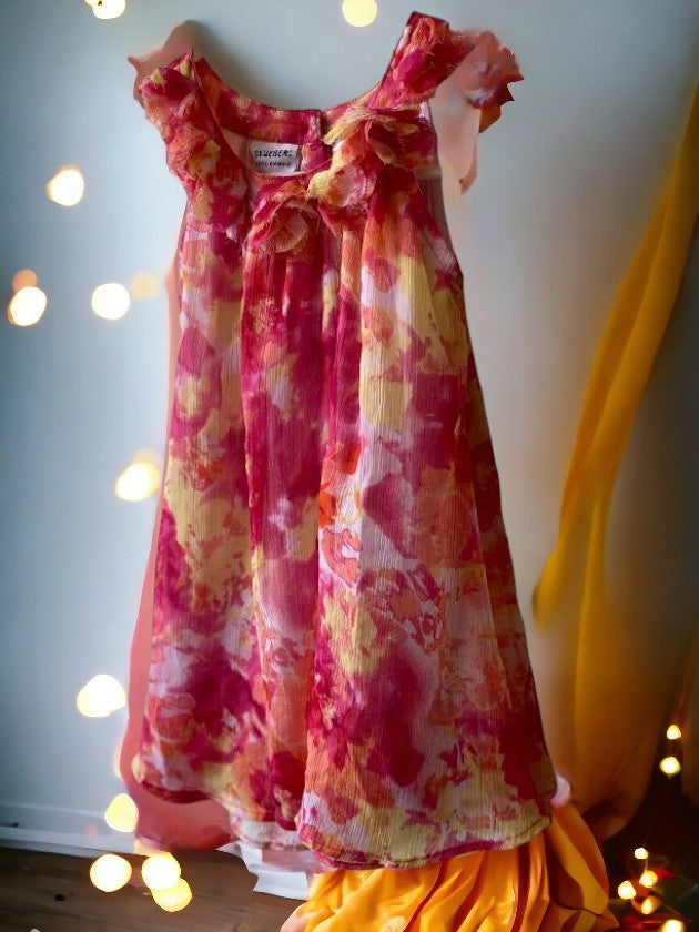 This sleeveless dress features a colorful floral design