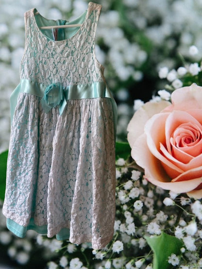 This Jessica Ann floral lace dress is the perfect choice for your little girl's next special occasion
