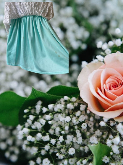 This Jessica Ann floral lace dress is the perfect choice for your little girl's next special occasion