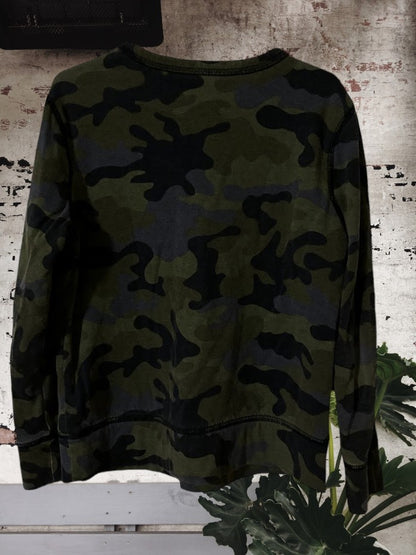 This Gap Boy's camouflage sweatshirt features a multicolor design