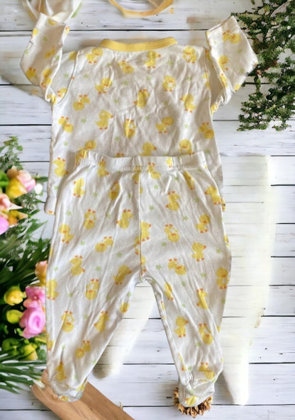 This 2-piece Carter's outfit features a charming design that says "mommy loves me"