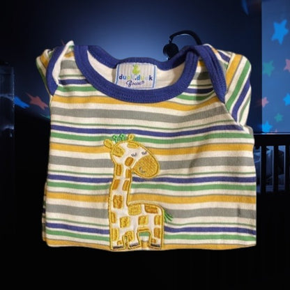 Dress up your baby in style with this high-quality Duck Duck Goose cotton onesie featuring a colorful stripe and cute giraffe appliqué design
